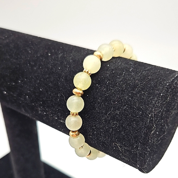 Quartz stretch bracelet w/gold bead spacers - Picture 3 of 7